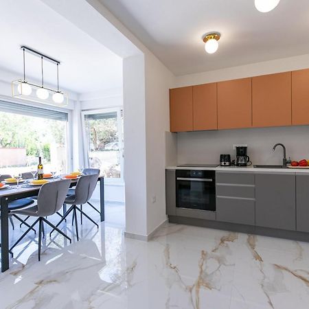 Apartman Suzi พูลา ภายนอก รูปภาพ