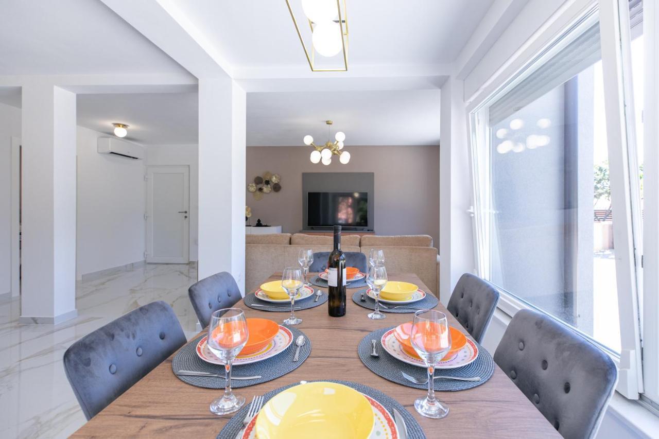 Apartman Suzi พูลา ภายนอก รูปภาพ