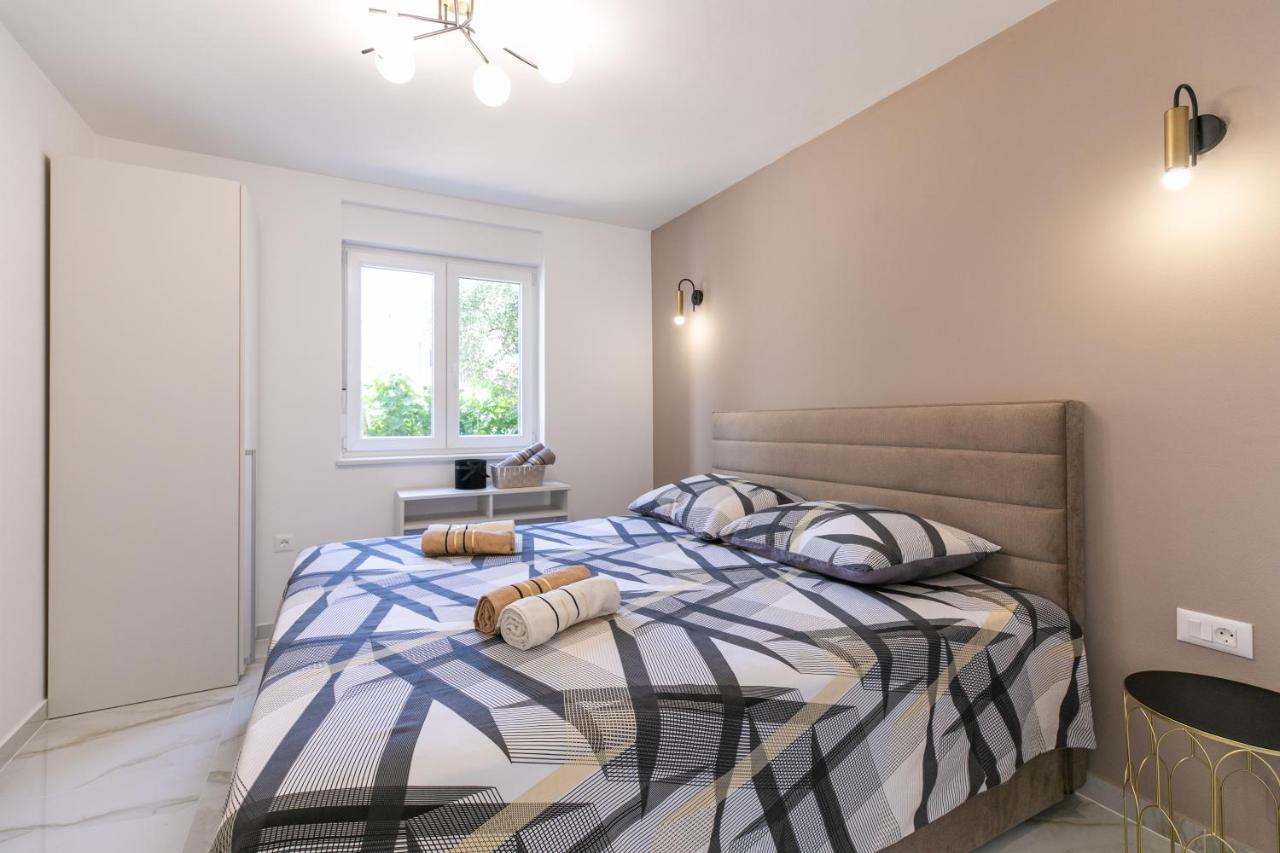 Apartman Suzi พูลา ภายนอก รูปภาพ