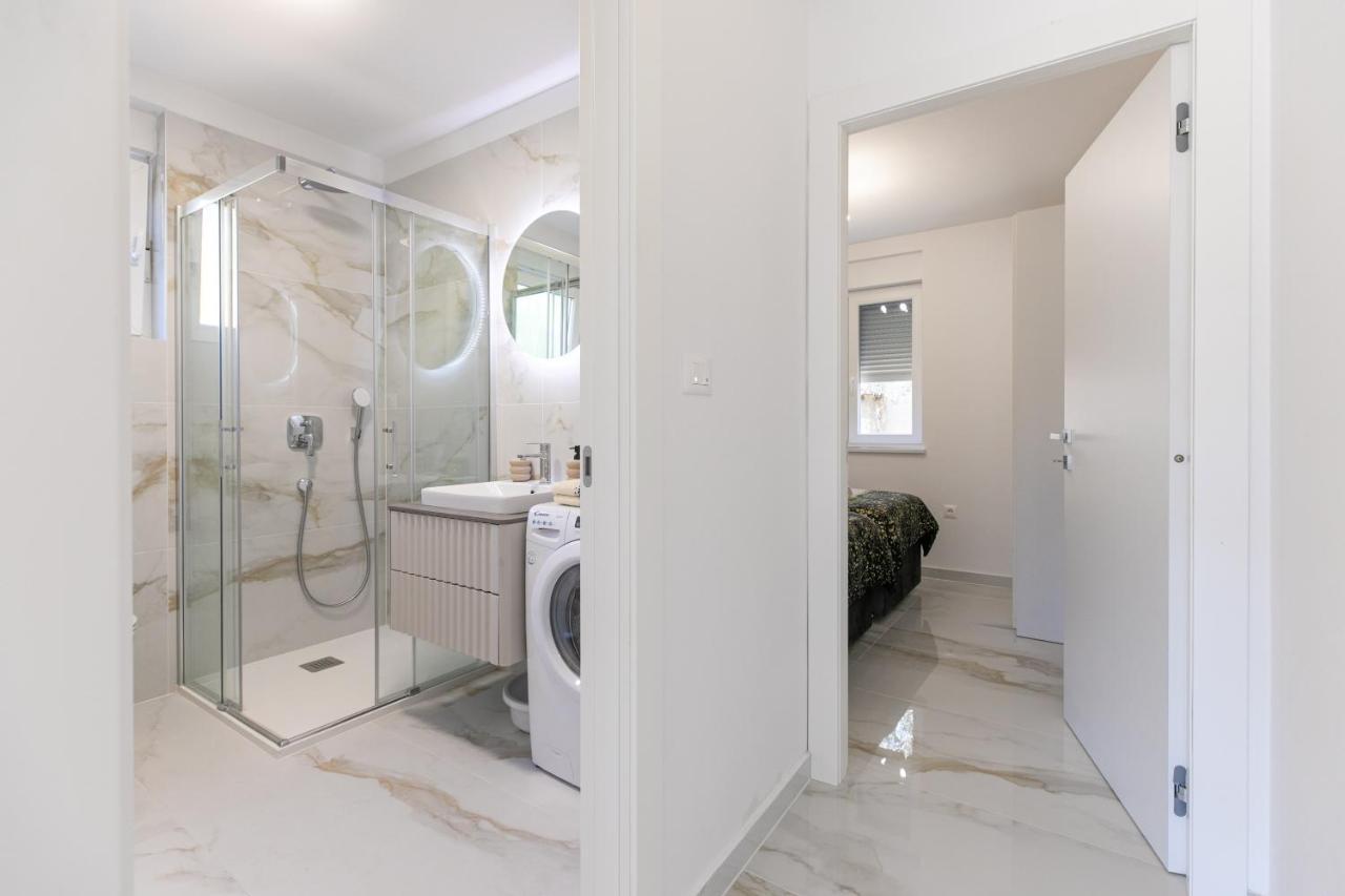 Apartman Suzi พูลา ภายนอก รูปภาพ