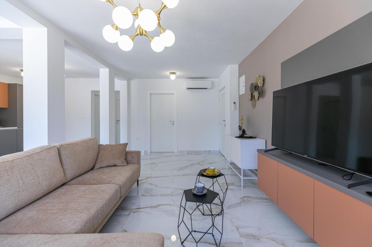 Apartman Suzi พูลา ภายนอก รูปภาพ