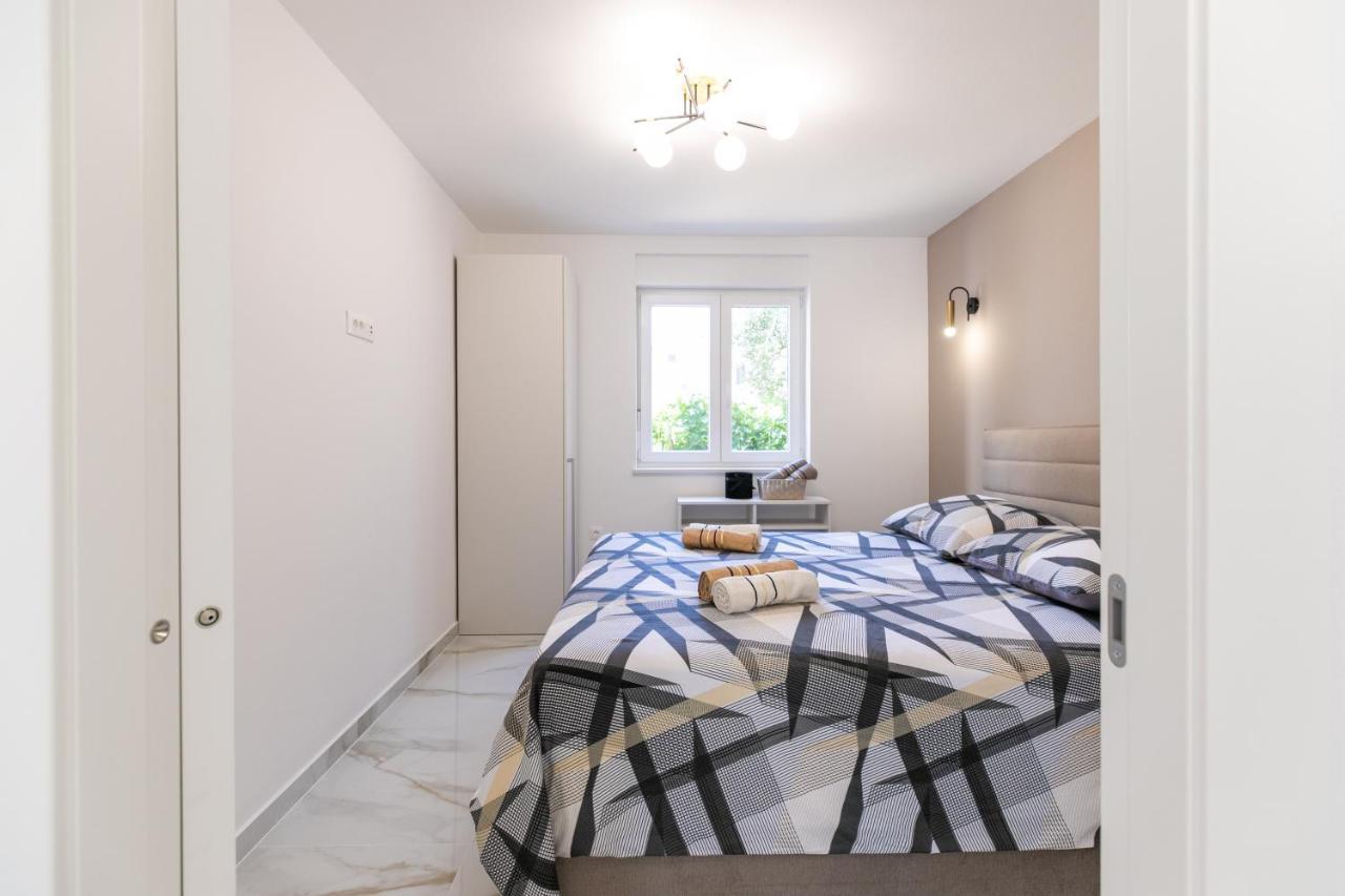 Apartman Suzi พูลา ภายนอก รูปภาพ