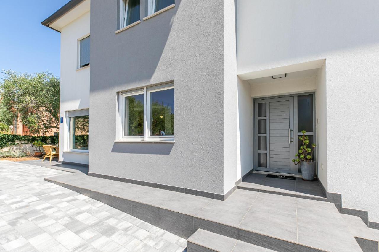 Apartman Suzi พูลา ภายนอก รูปภาพ